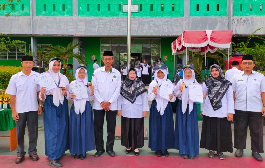 Prestasi Membanggakan, MTs. Negeri 2 Pontianak Bawa Pulang Dua Penghargaan di KREASI 2024