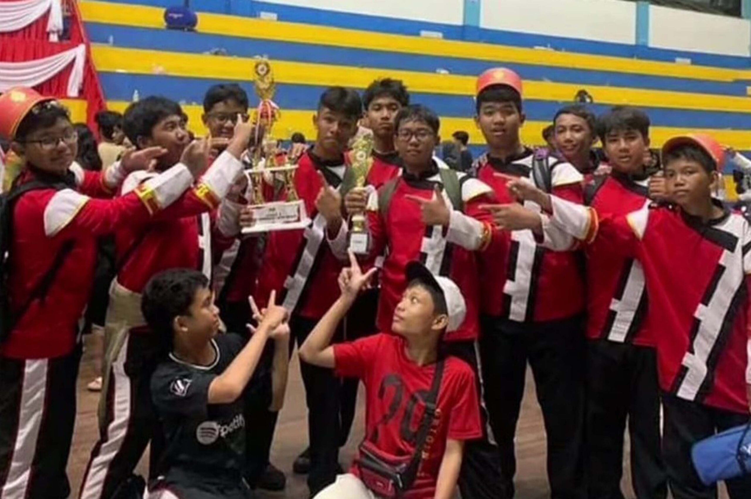 Drumband Simbalatsada MTsN 2 Pontianak Raih Dua Penghargaan di Borneo Marching Competition 2025