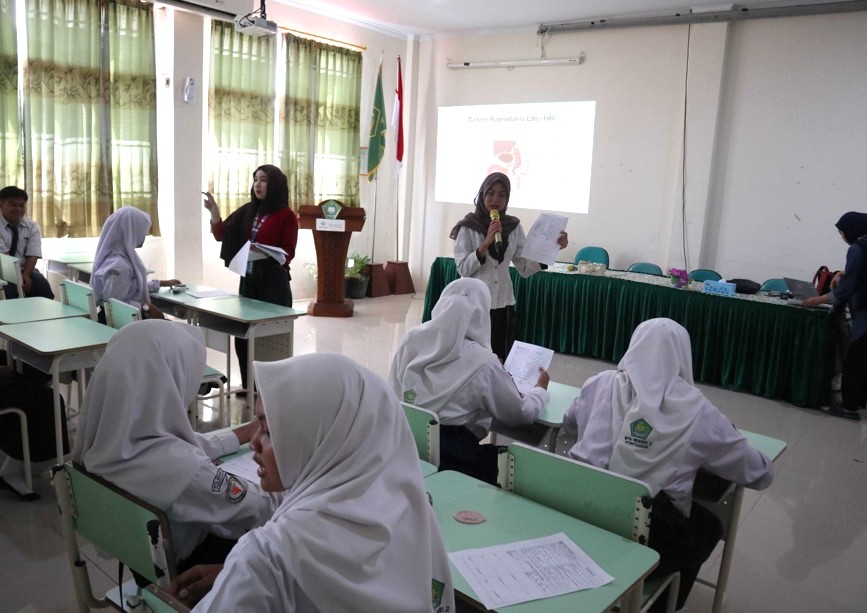 PKBI Kalimantan Barat Gelar Sosialisasi Kesehatan Seksual dan Reproduksi di MTs. Negeri 2 Pontianak