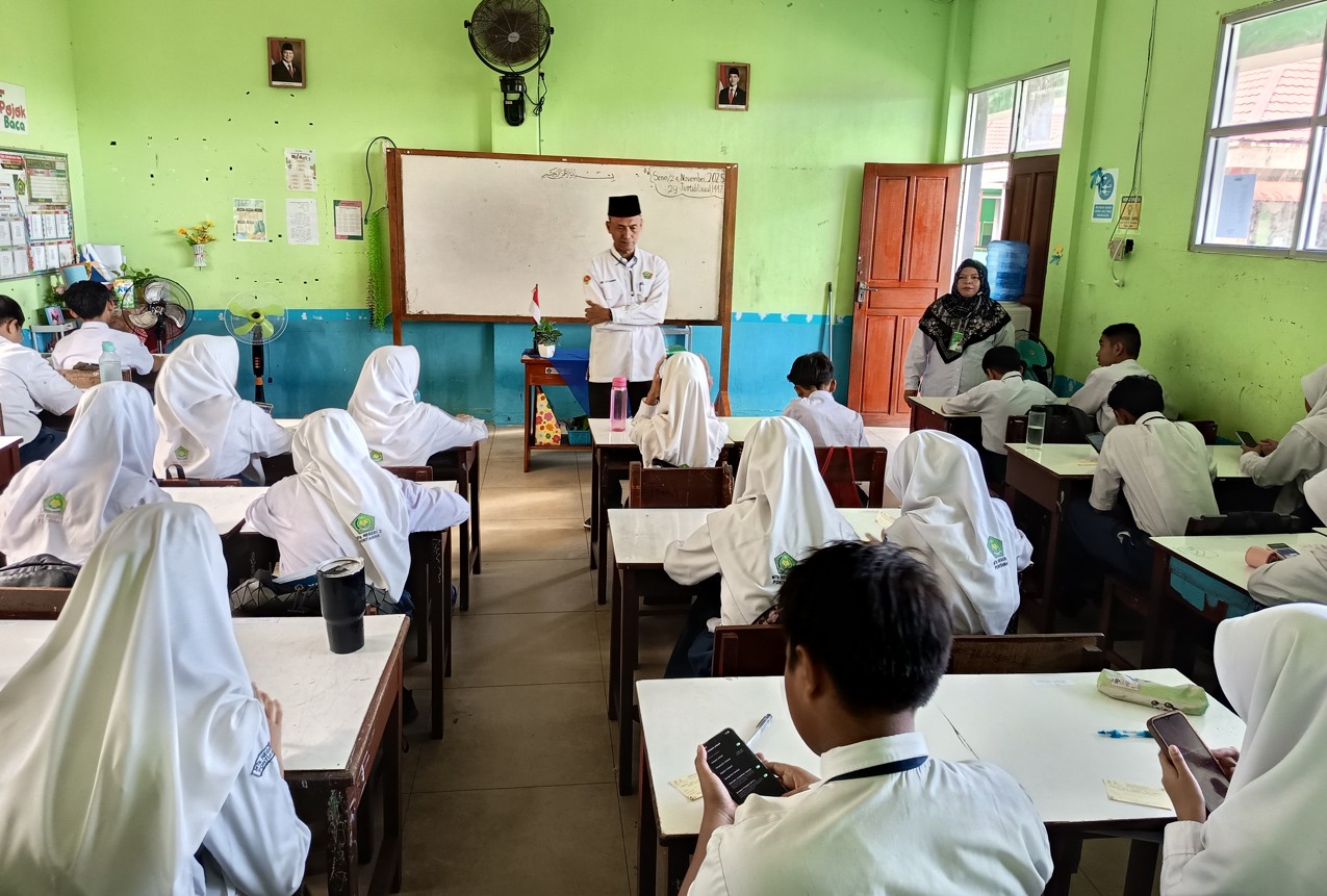 Pelaksanaan SAS Ganjil 2025 di MTs Negeri 2 Pontianak, Memastikan Asesmen yang Efisien dan Transparan (2)