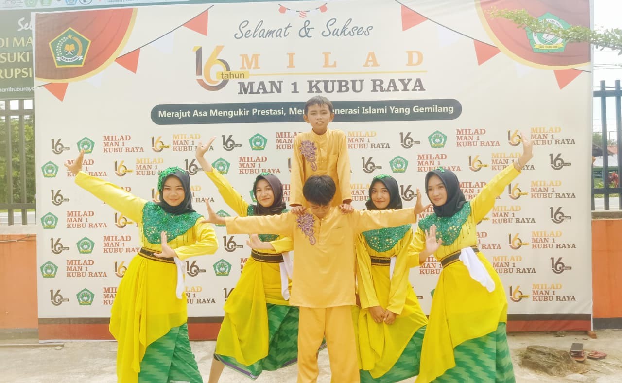 Serai Serumpun MTsN 2 Pontianak Raih Juara 2 Lomba Tari Serampang 12 di Milad MAN 1 Kubu Raya